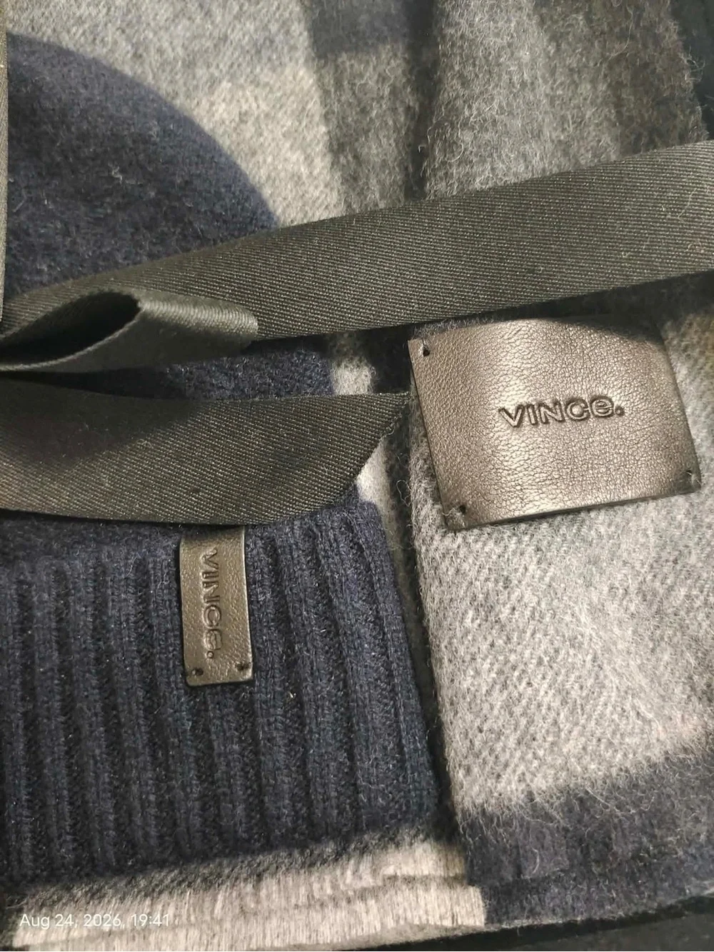 NWT VINCE Men’s Navy Beanie & Gray Plaid Scarf Gift Set Wool Cashmere Blend
